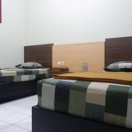 Hotel Taman Indah Madiun Esterno foto