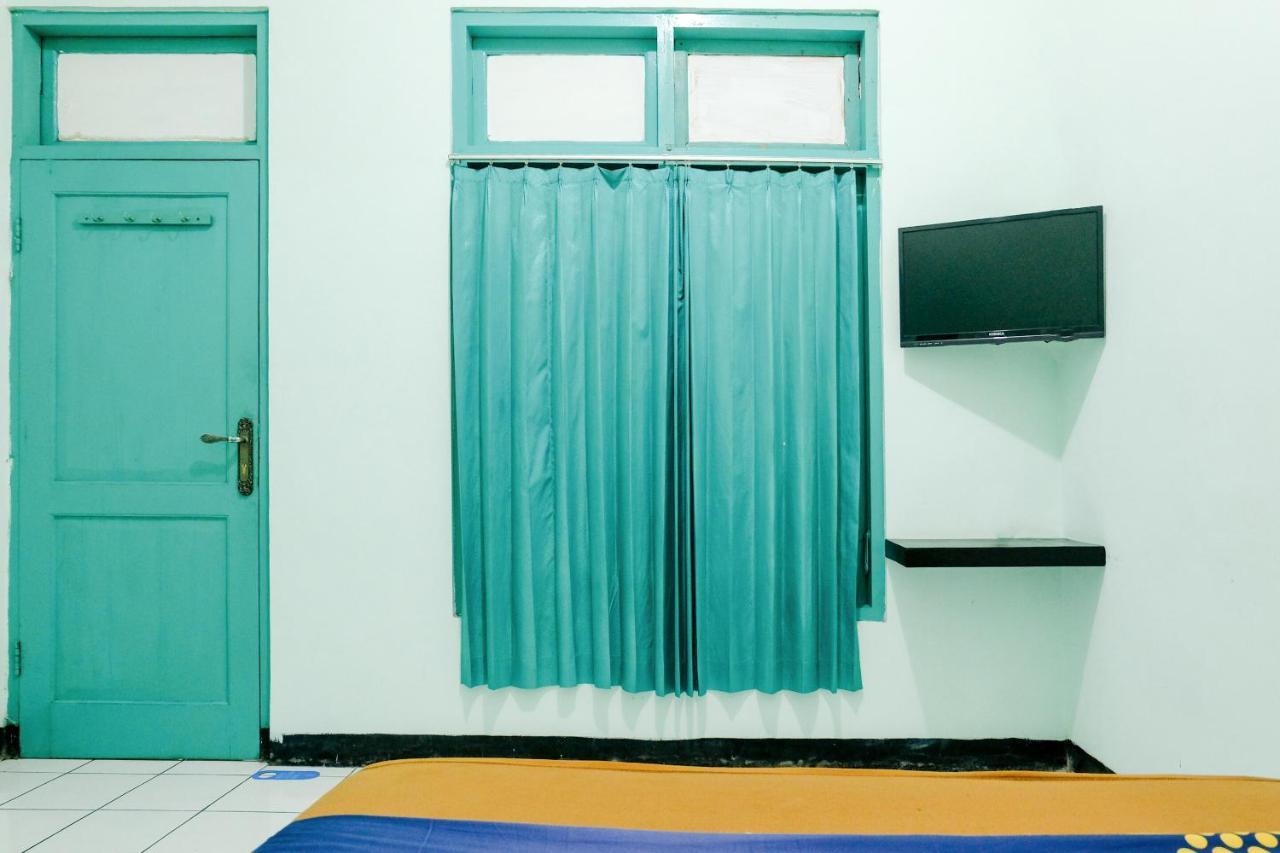 Hotel Taman Indah Madiun Esterno foto