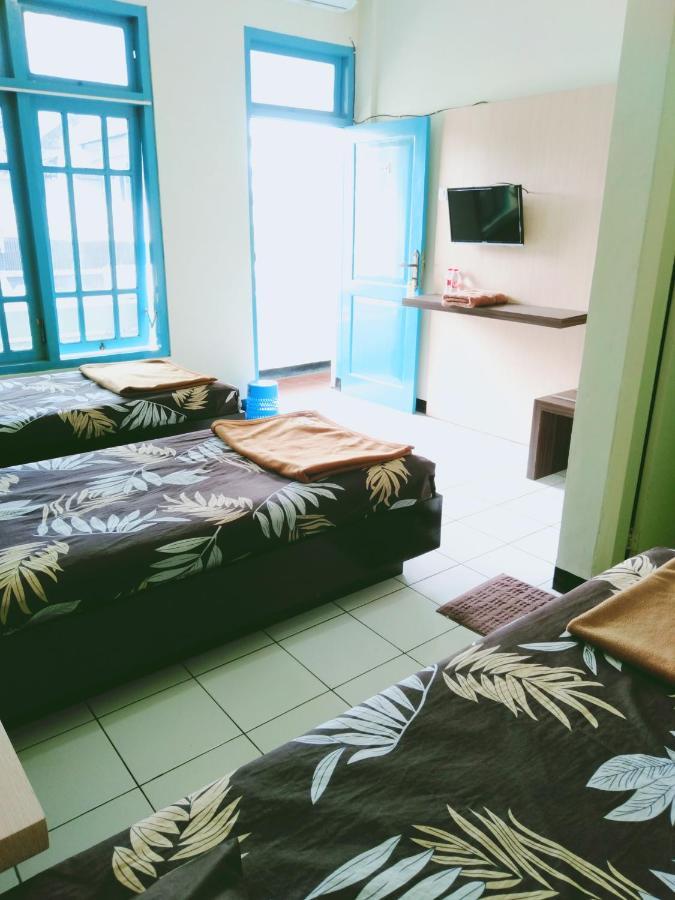 Hotel Taman Indah Madiun Esterno foto