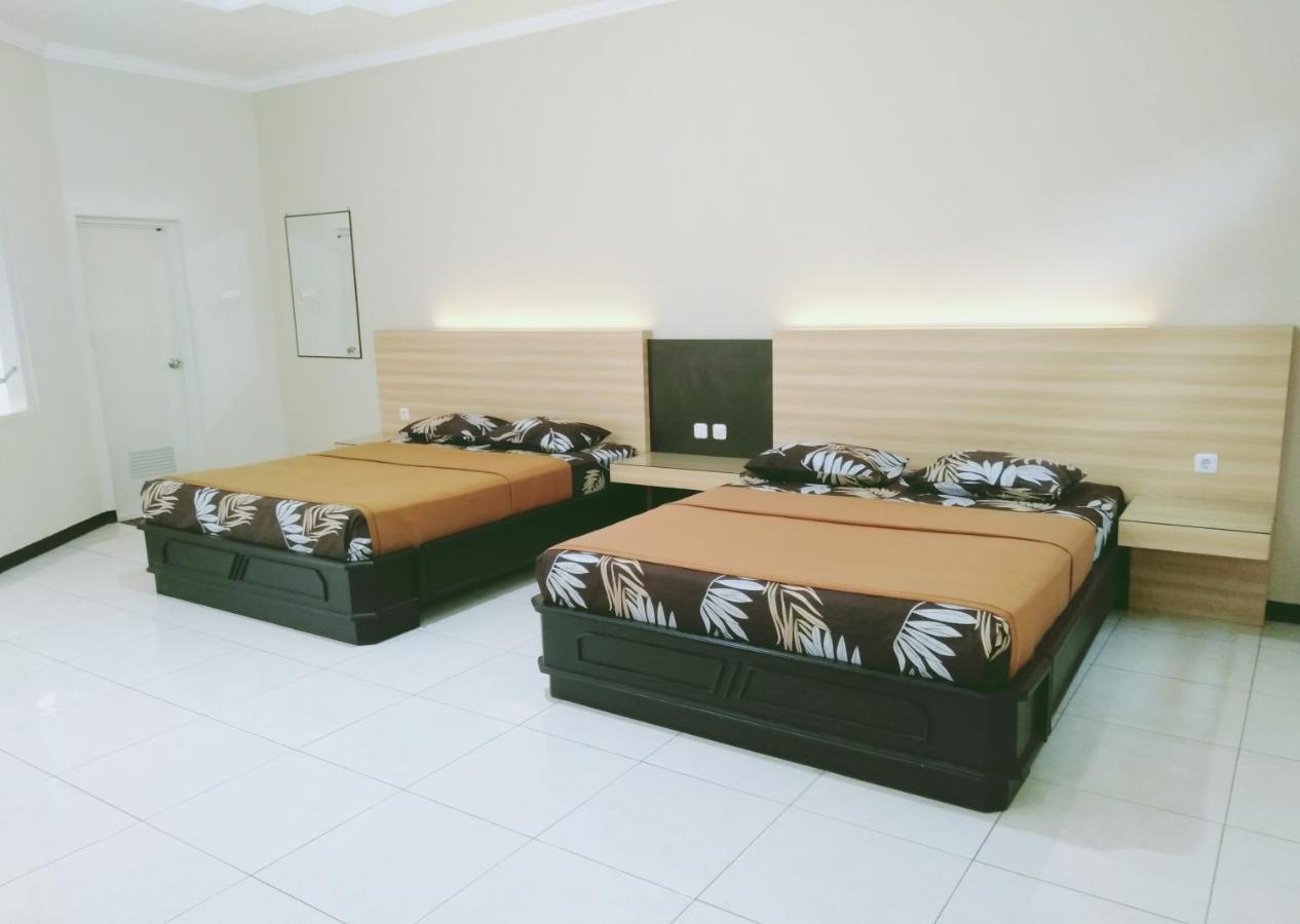 Hotel Taman Indah Madiun Esterno foto