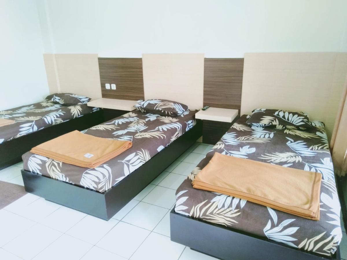 Hotel Taman Indah Madiun Esterno foto