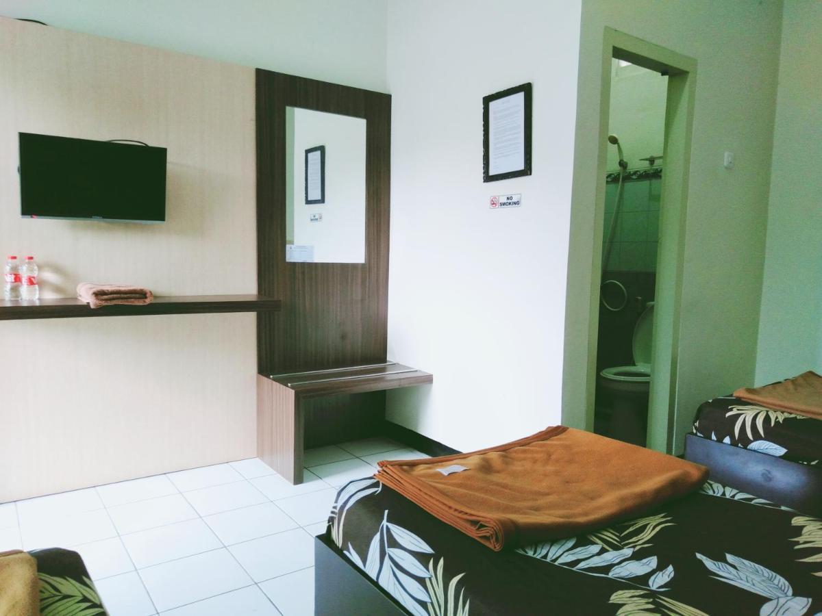 Hotel Taman Indah Madiun Esterno foto