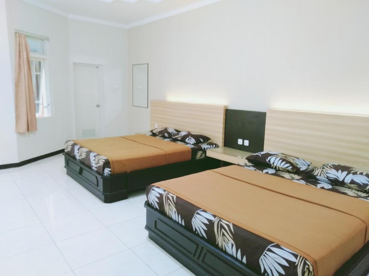 Hotel Taman Indah Madiun Esterno foto