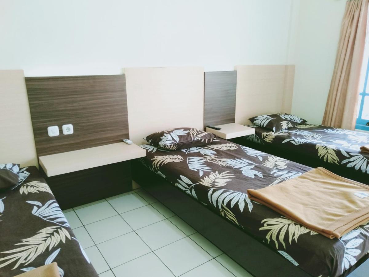 Hotel Taman Indah Madiun Esterno foto