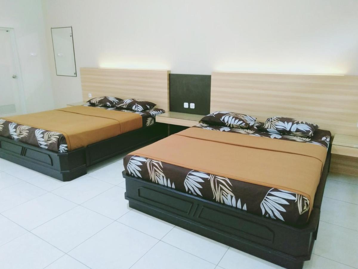 Hotel Taman Indah Madiun Esterno foto