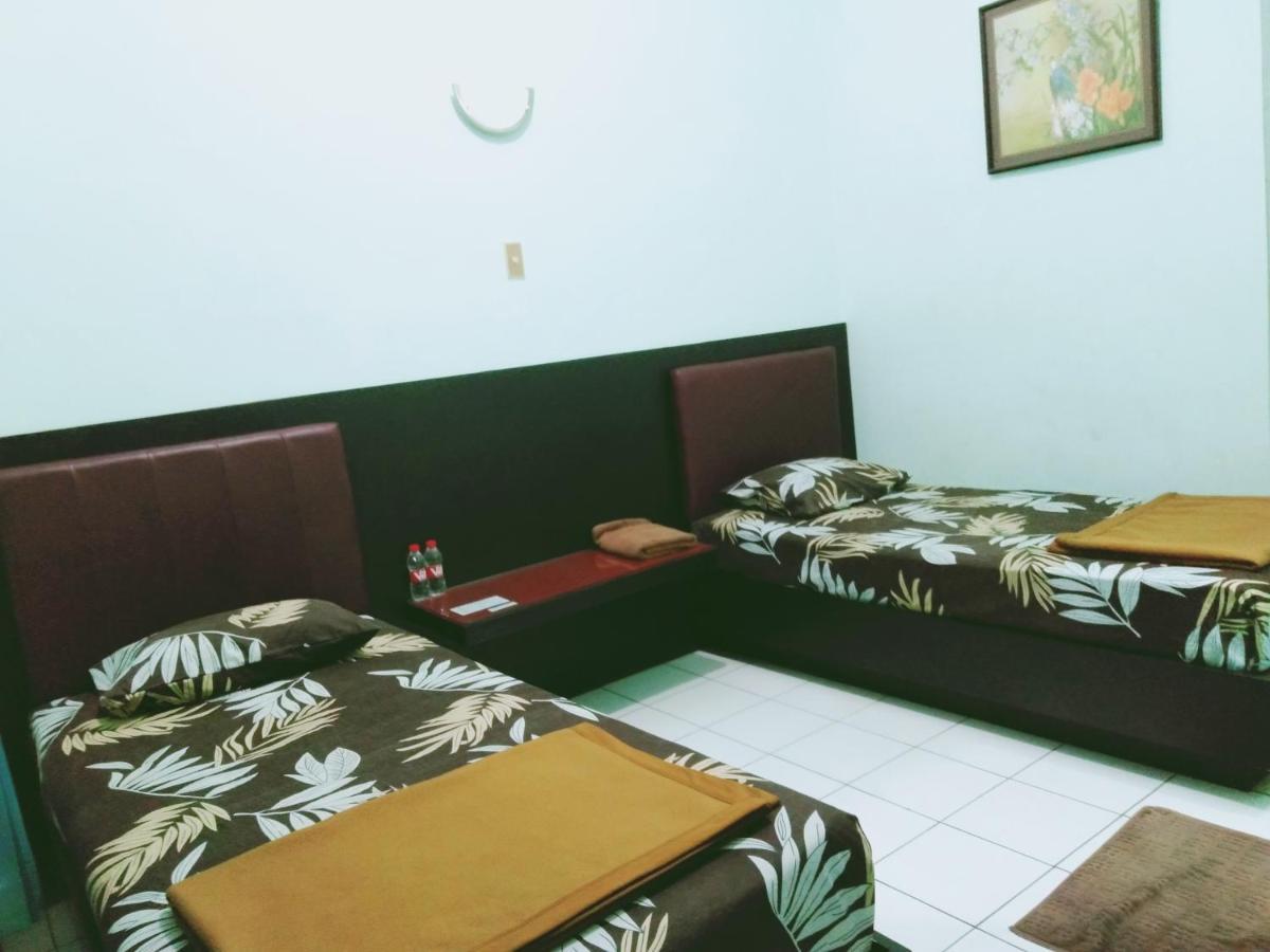 Hotel Taman Indah Madiun Esterno foto