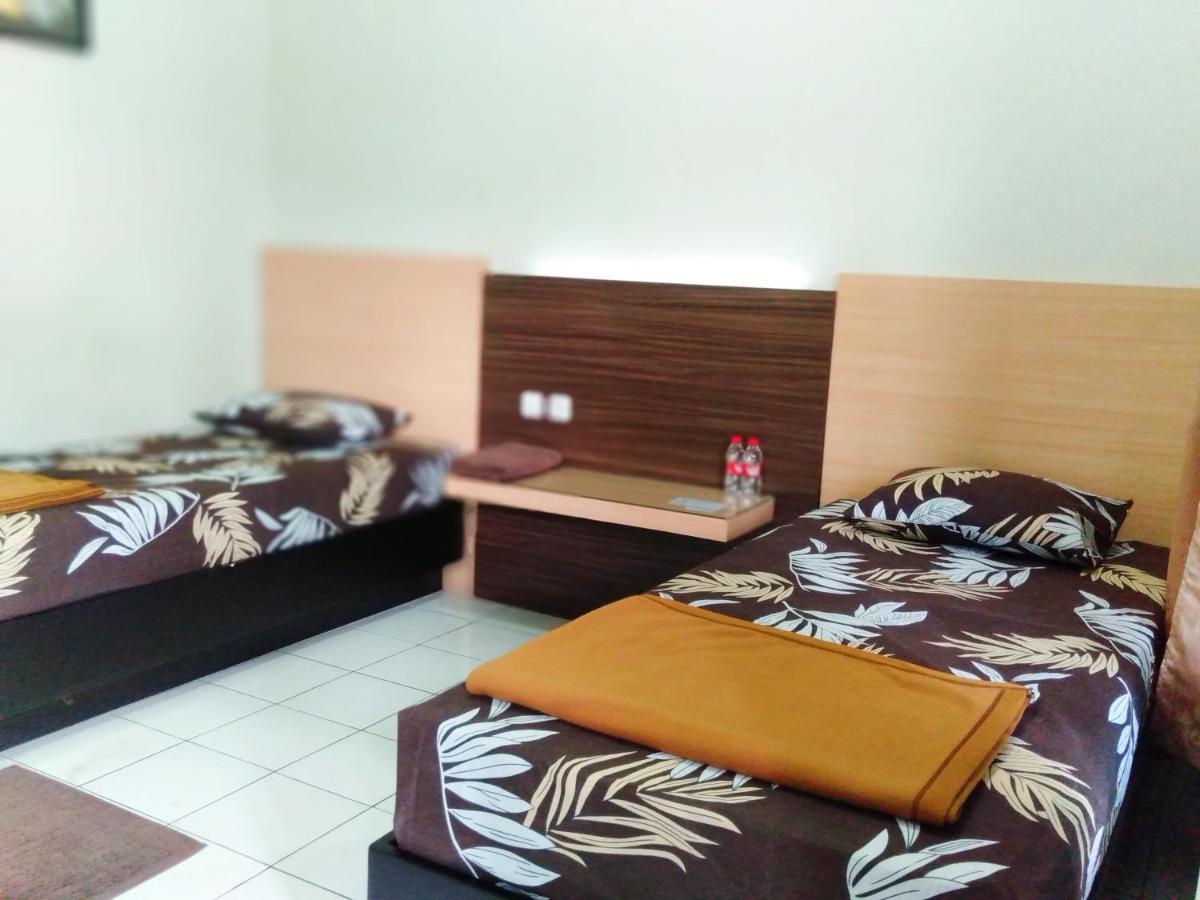 Hotel Taman Indah Madiun Esterno foto