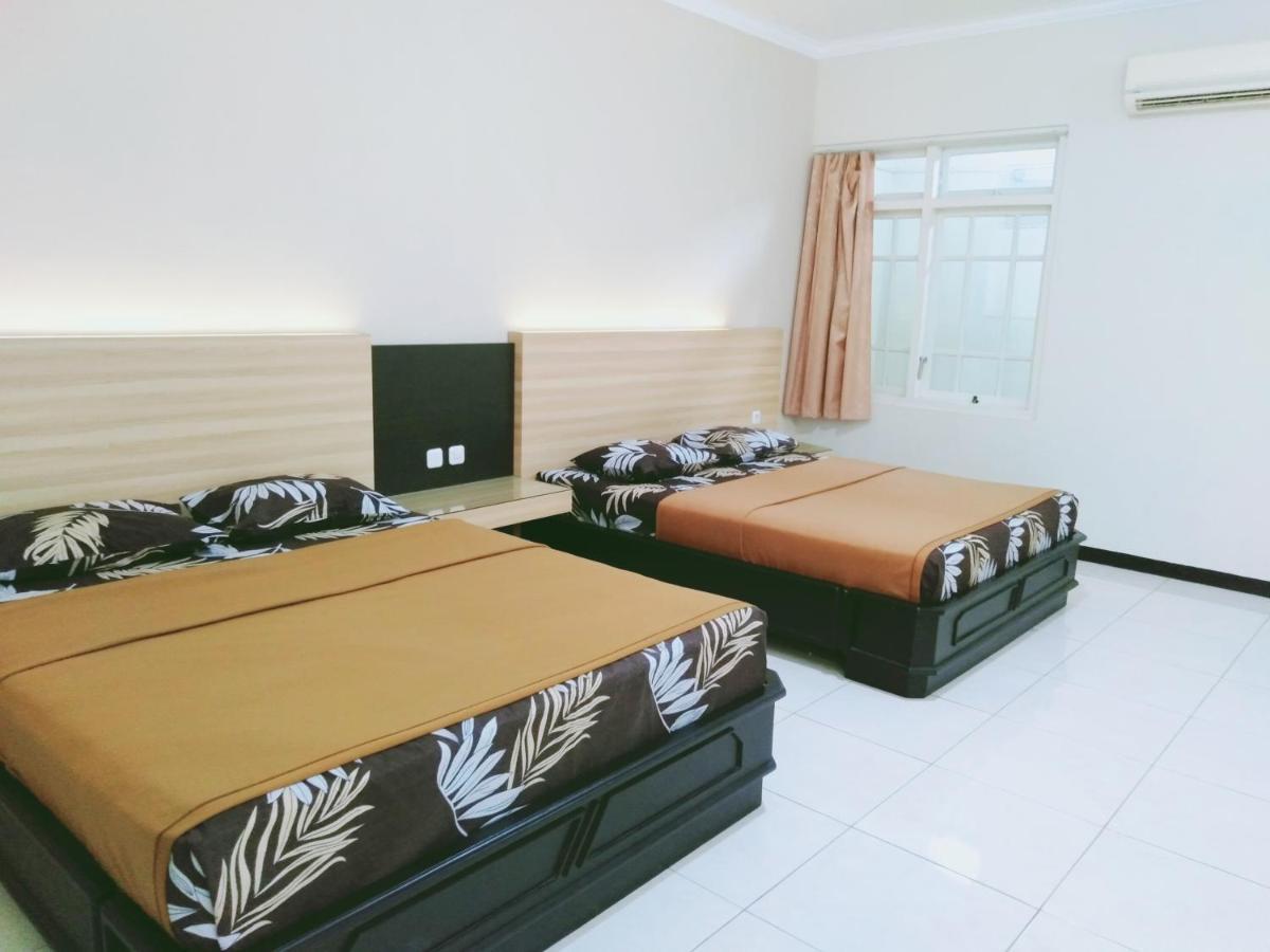 Hotel Taman Indah Madiun Esterno foto