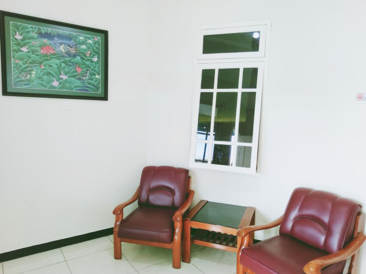 Hotel Taman Indah Madiun Esterno foto