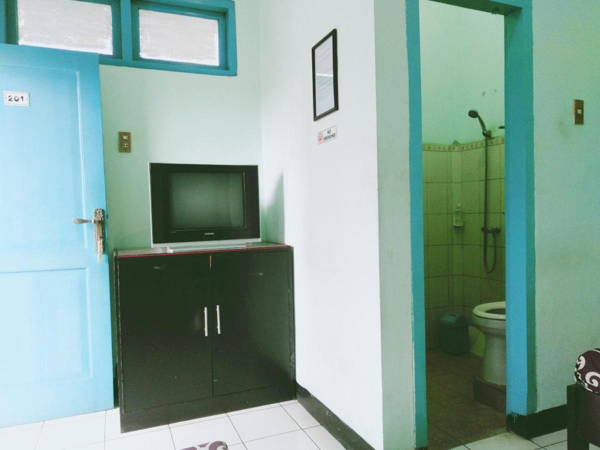 Hotel Taman Indah Madiun Esterno foto