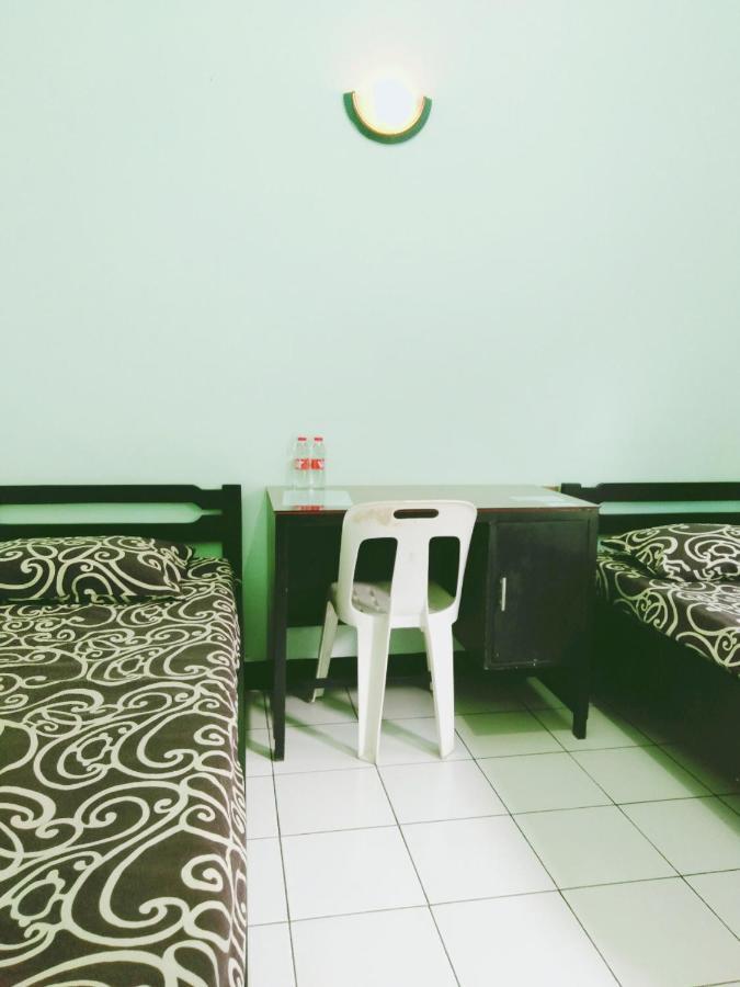 Hotel Taman Indah Madiun Esterno foto