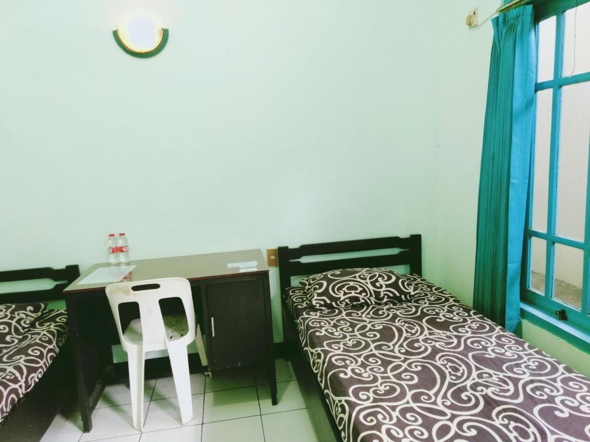 Hotel Taman Indah Madiun Esterno foto