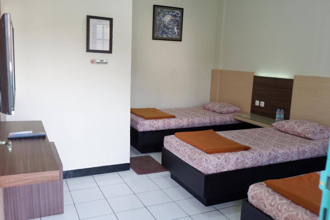 Hotel Taman Indah Madiun Esterno foto