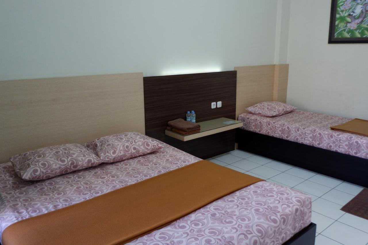Hotel Taman Indah Madiun Esterno foto
