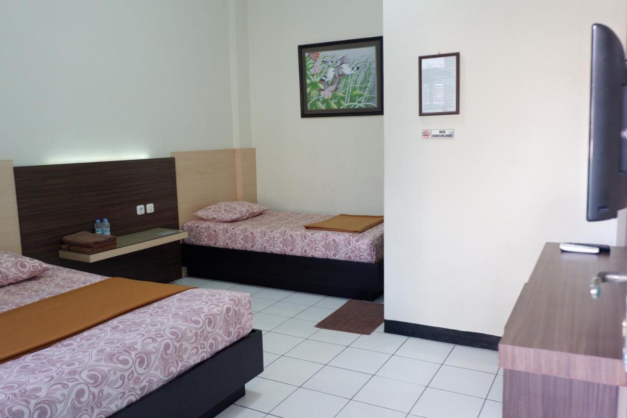 Hotel Taman Indah Madiun Esterno foto
