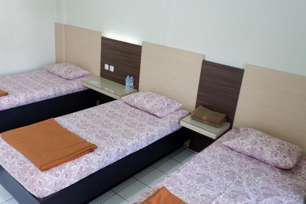 Hotel Taman Indah Madiun Esterno foto