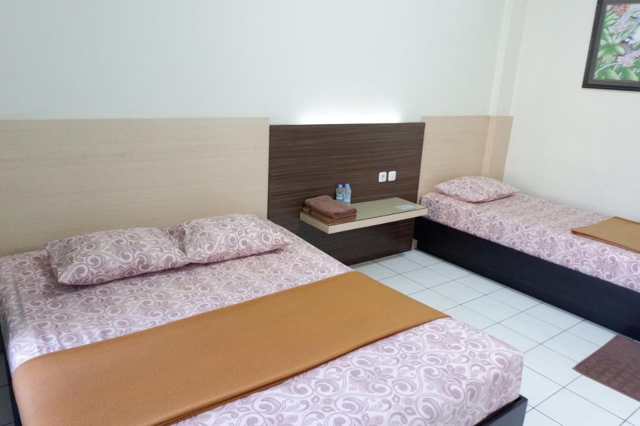 Hotel Taman Indah Madiun Esterno foto