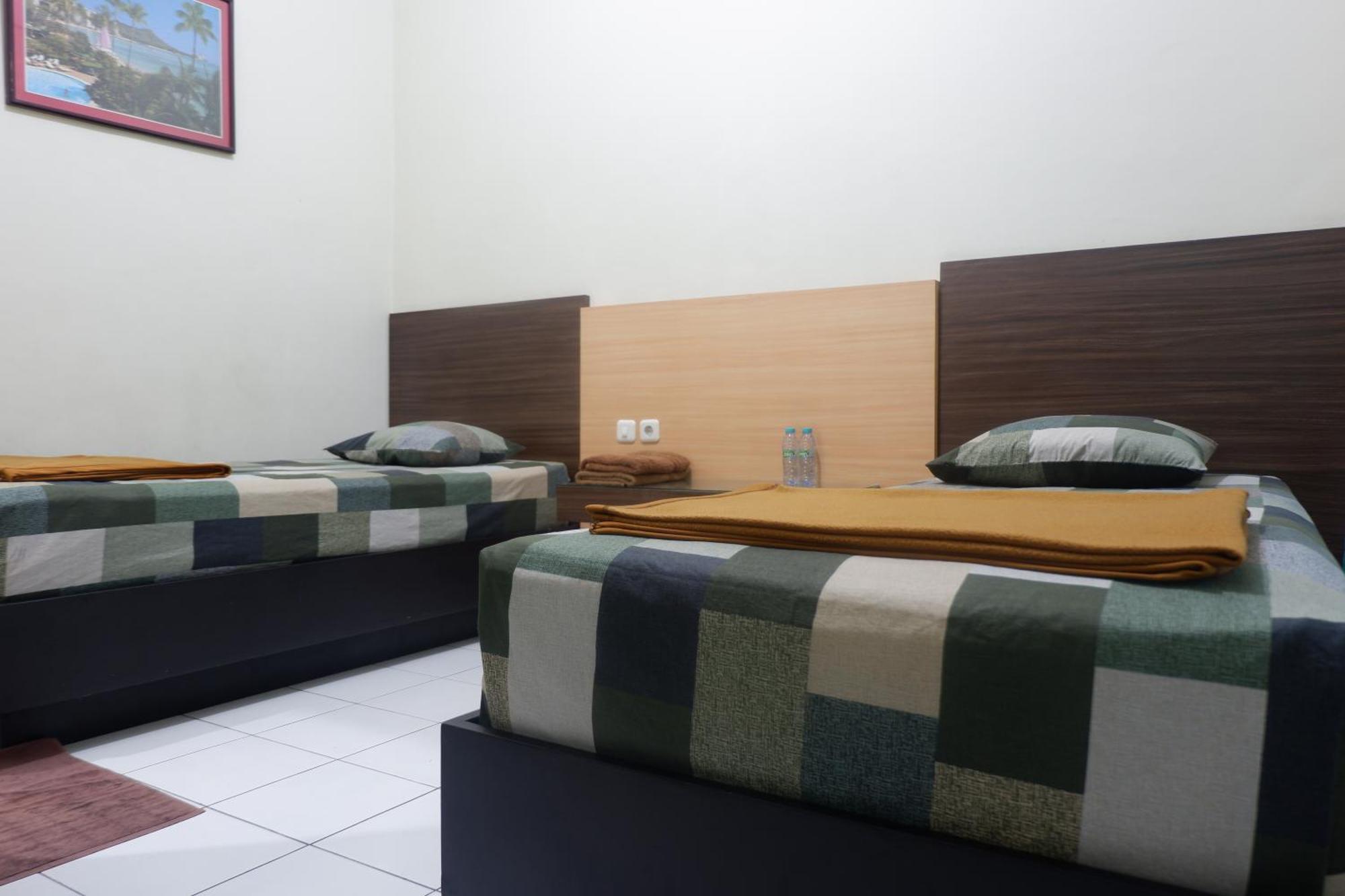 Hotel Taman Indah Madiun Esterno foto