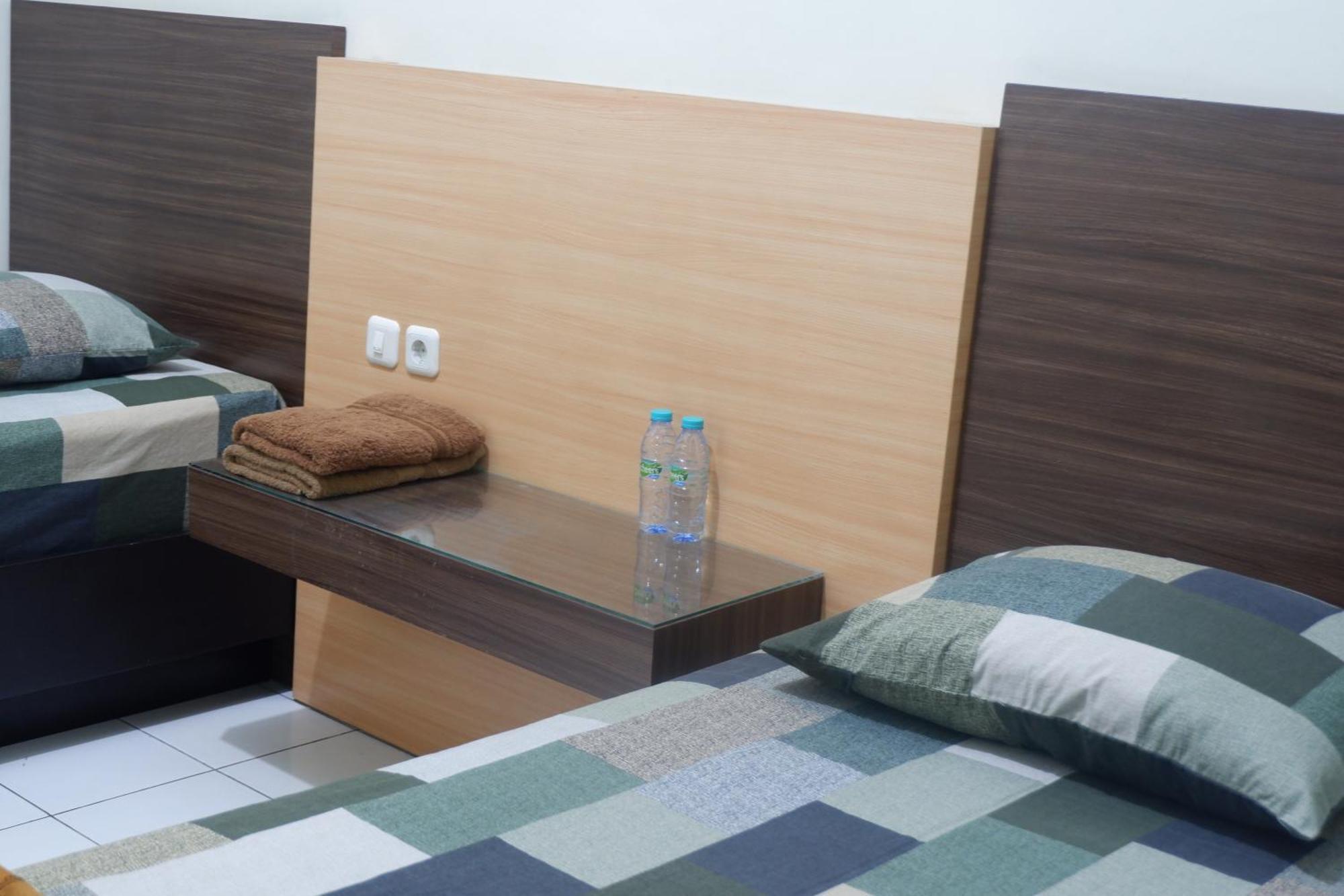 Hotel Taman Indah Madiun Esterno foto