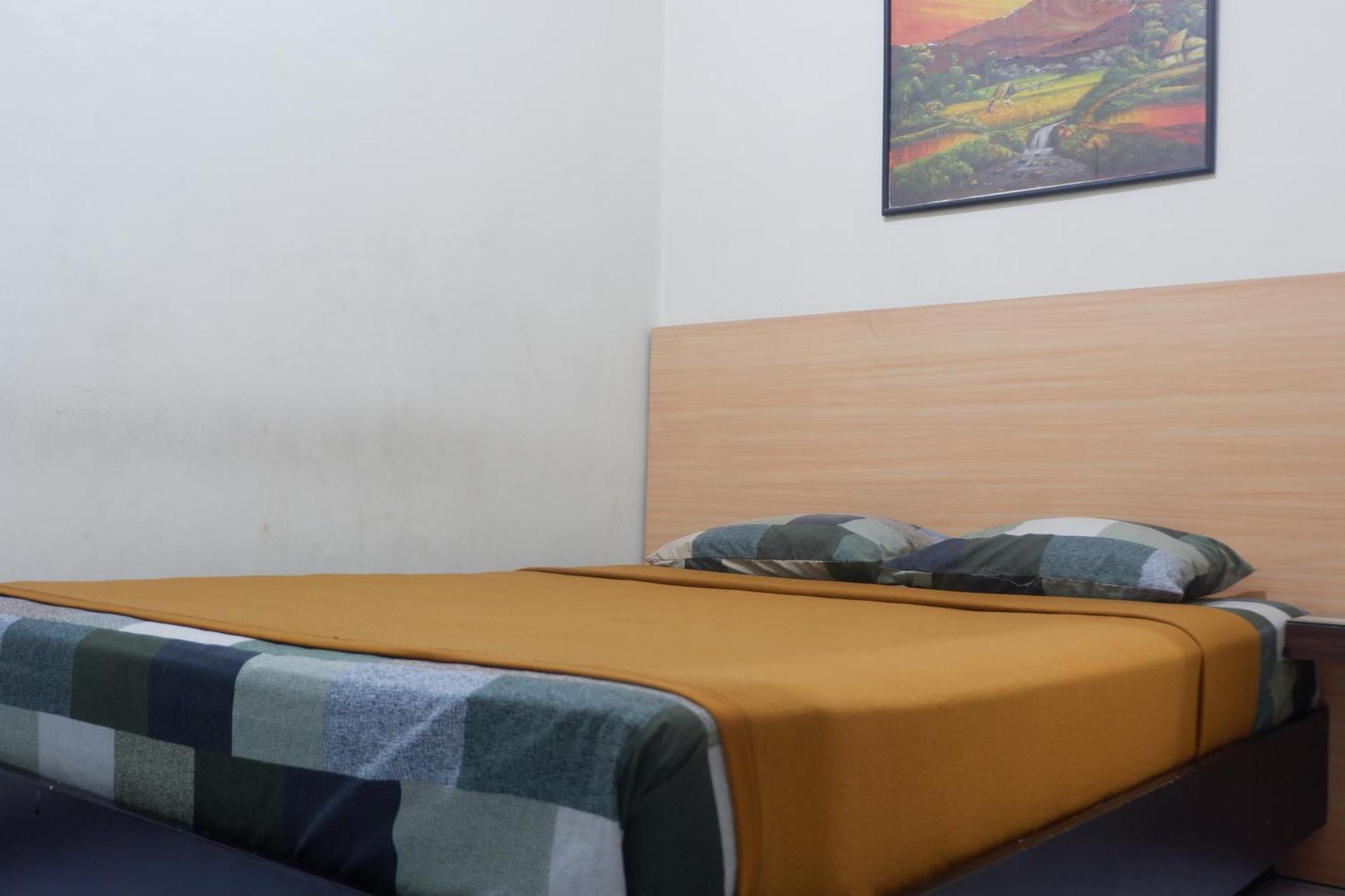 Hotel Taman Indah Madiun Esterno foto