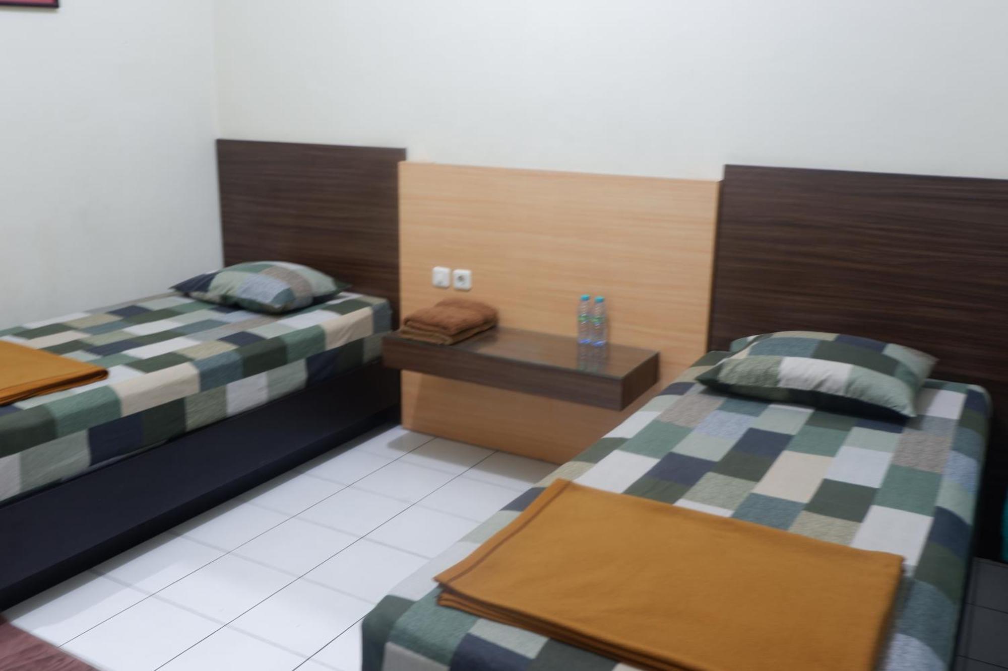 Hotel Taman Indah Madiun Esterno foto