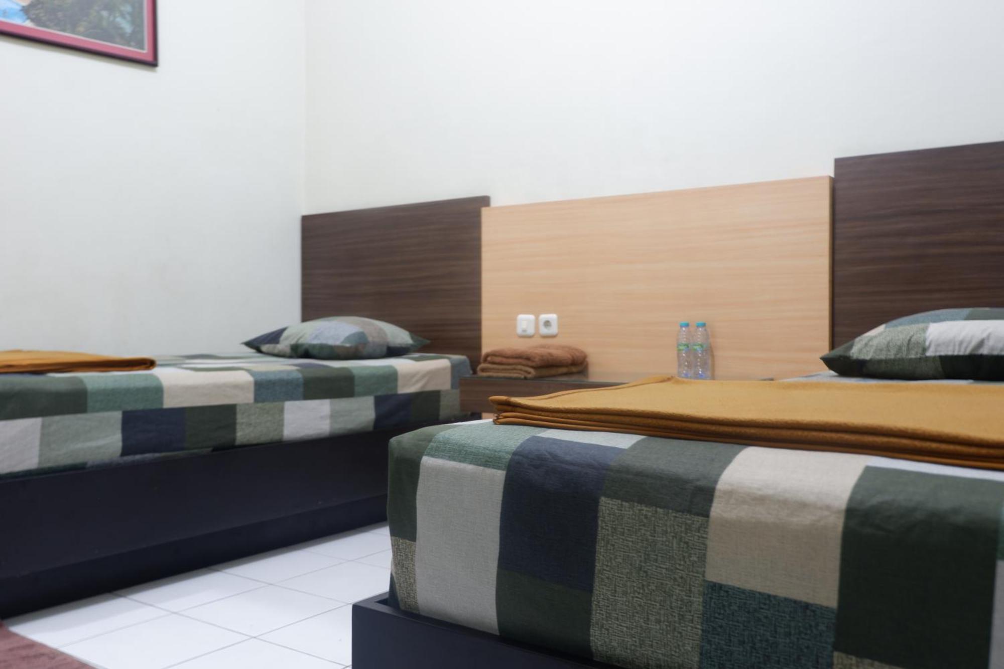 Hotel Taman Indah Madiun Esterno foto