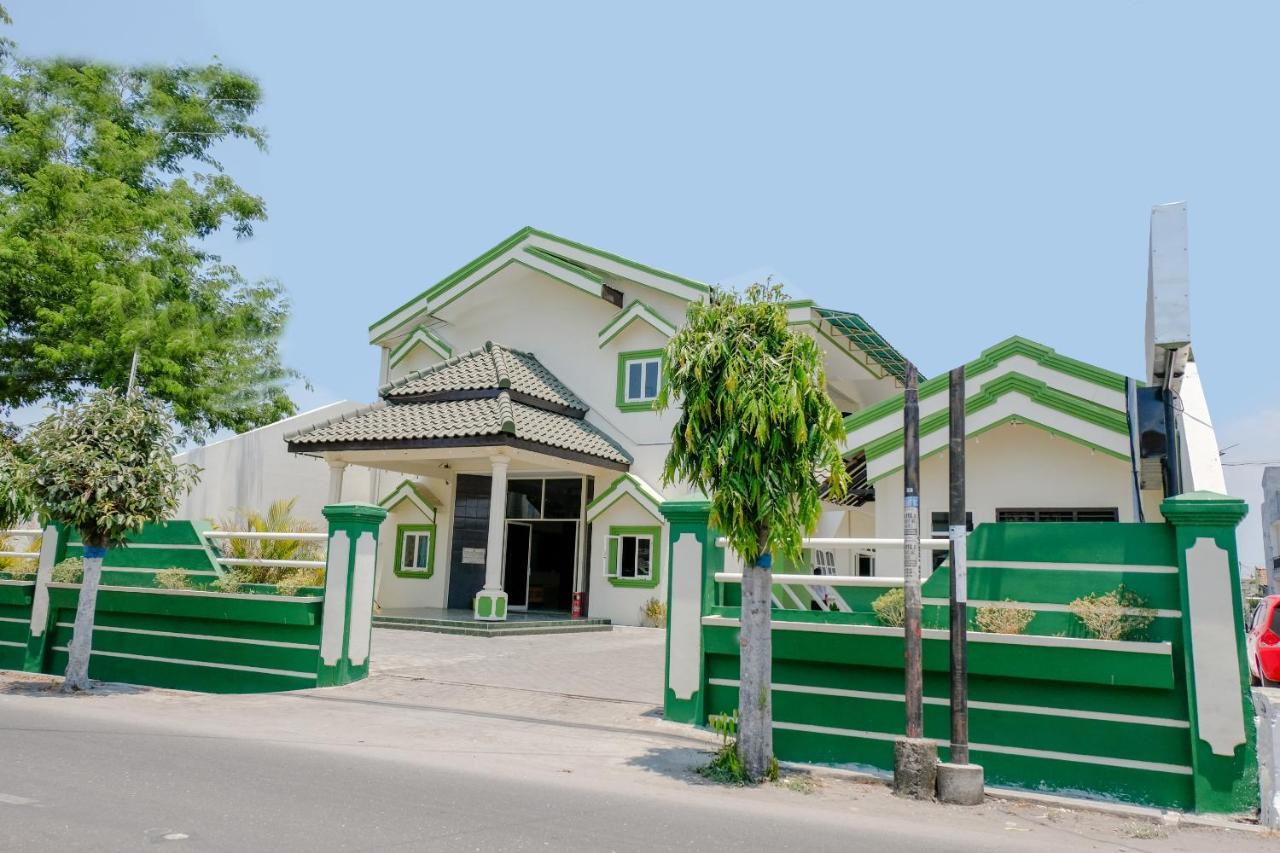 Hotel Taman Indah Madiun Esterno foto
