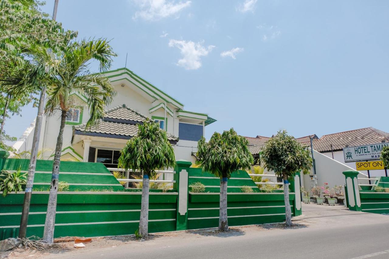 Hotel Taman Indah Madiun Esterno foto