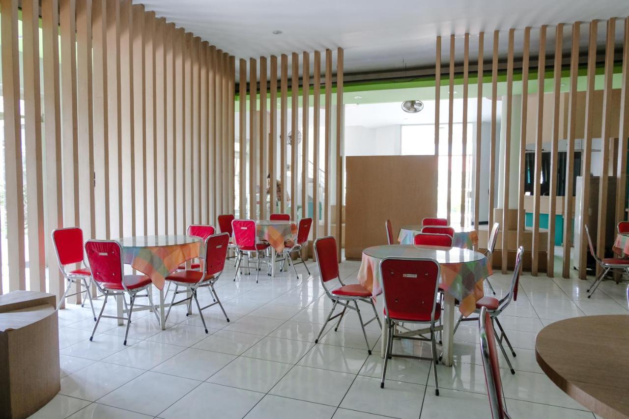 Hotel Taman Indah Madiun Esterno foto