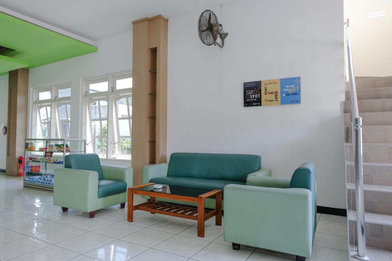 Hotel Taman Indah Madiun Esterno foto